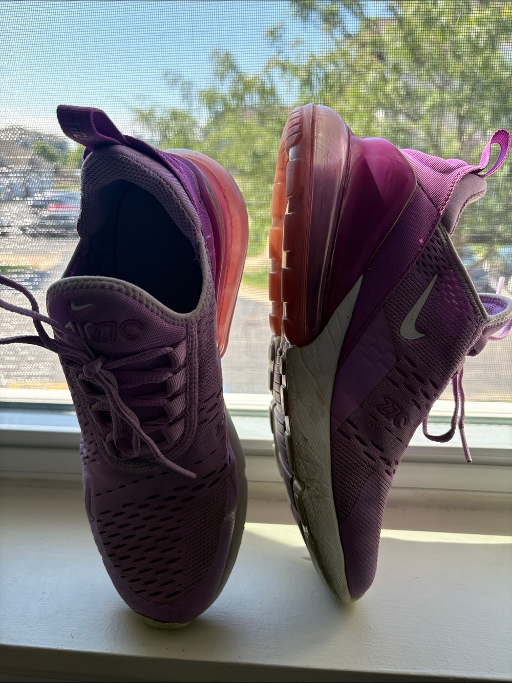 Nike Air Max 270 - YOUTH SIZE